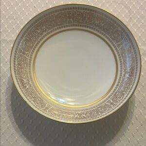 Mikasa OBERLIN  Sovereign Fruit Bowl Set of 4  Gold Embossed